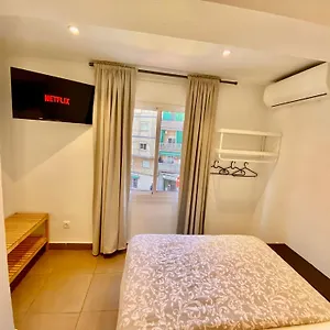  Apartment Nuevas Con Bano Privado Frente Al Metro St Mwc Barcelona-fira Spain